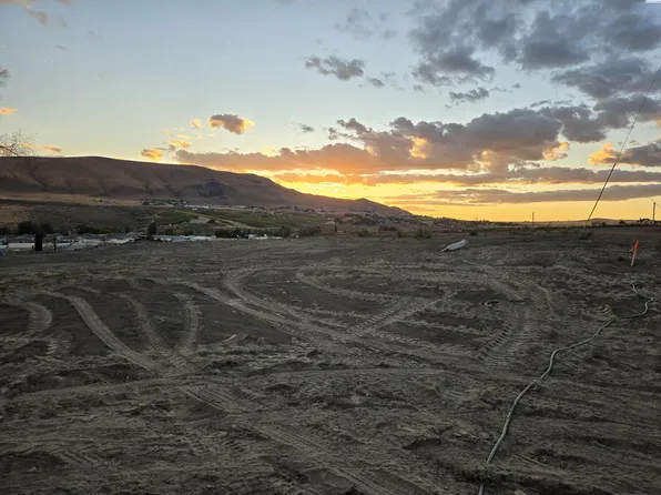 713 W 13th St, Benton City, WA 99320