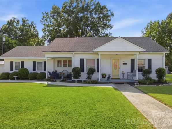 204 Memorial Dr, Clover, SC 29710