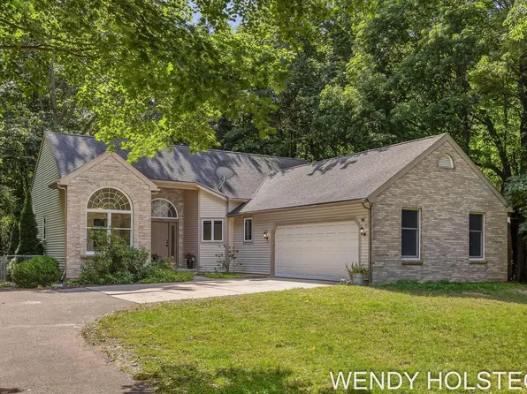 2080 W 32nd St, Holland, MI 49423