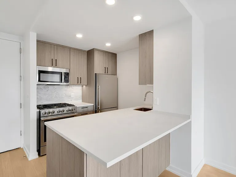 200 W 60th St #16A — Photo 14