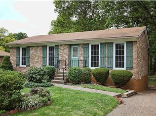 11909 Queen Annes Ct, Worthington Hills, KY 40245