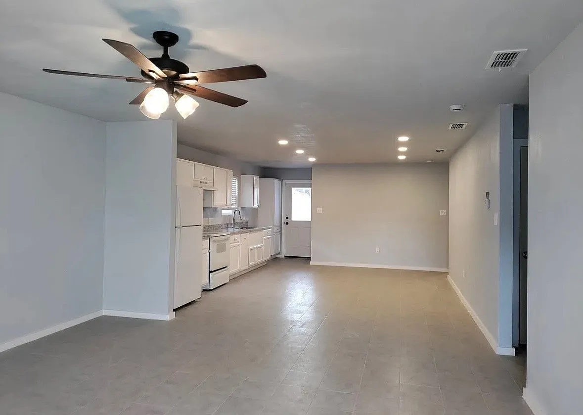 Stunning new Home 3BD-2BTH — Photo 3