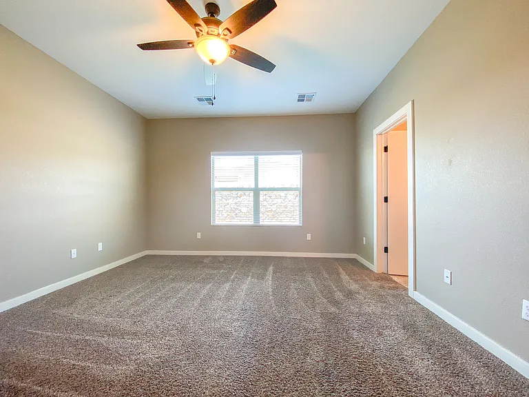445 Stetson Dr — Photo 9