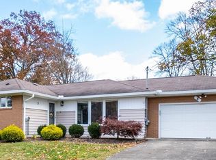 8 Sunnybrook Dr, New Castle, PA 16105