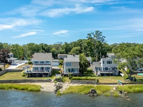 110 Seaview Ave, Swansea, MA 02777