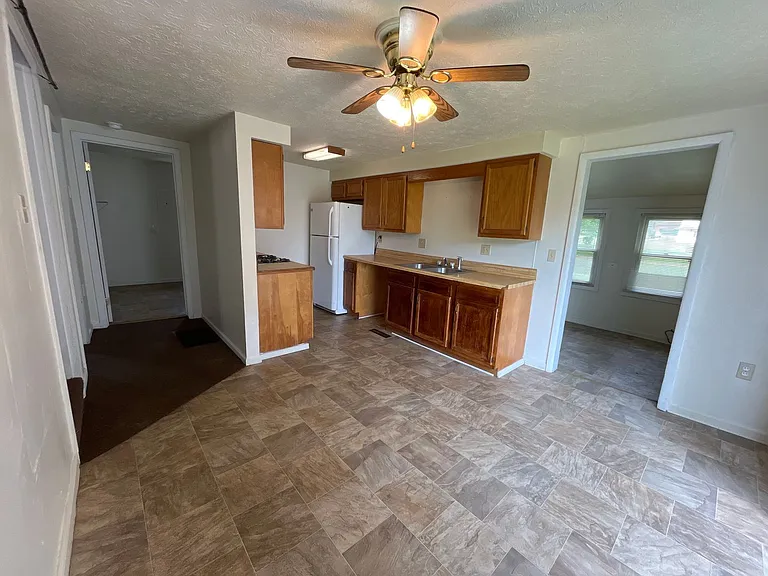 411 Florence St — Photo 7