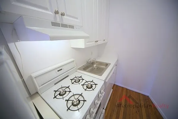 Rented by Metropolitan Realty | media 8