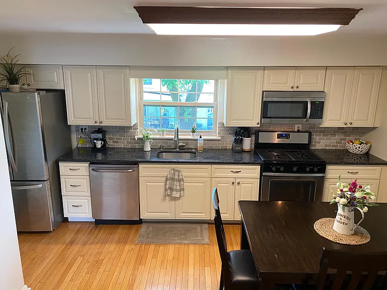 504 Wood St — Photo 2