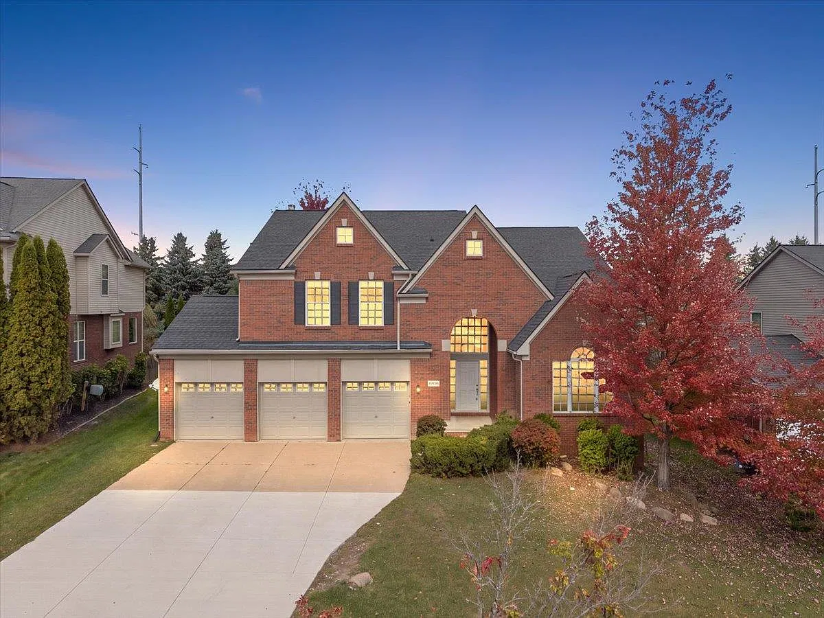 4 bed, 3.5 bath, 3068 sqft, $4,000 — Photo 1