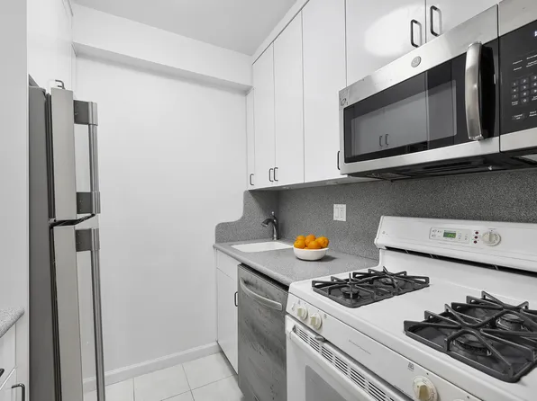 1725 York Avenue image 5 of 5