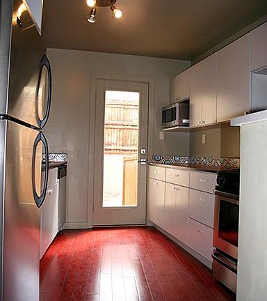 3rd image of 1920 Vassar Dr NE APT 22