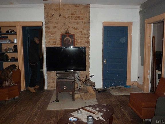 5th image of 200 Willow St