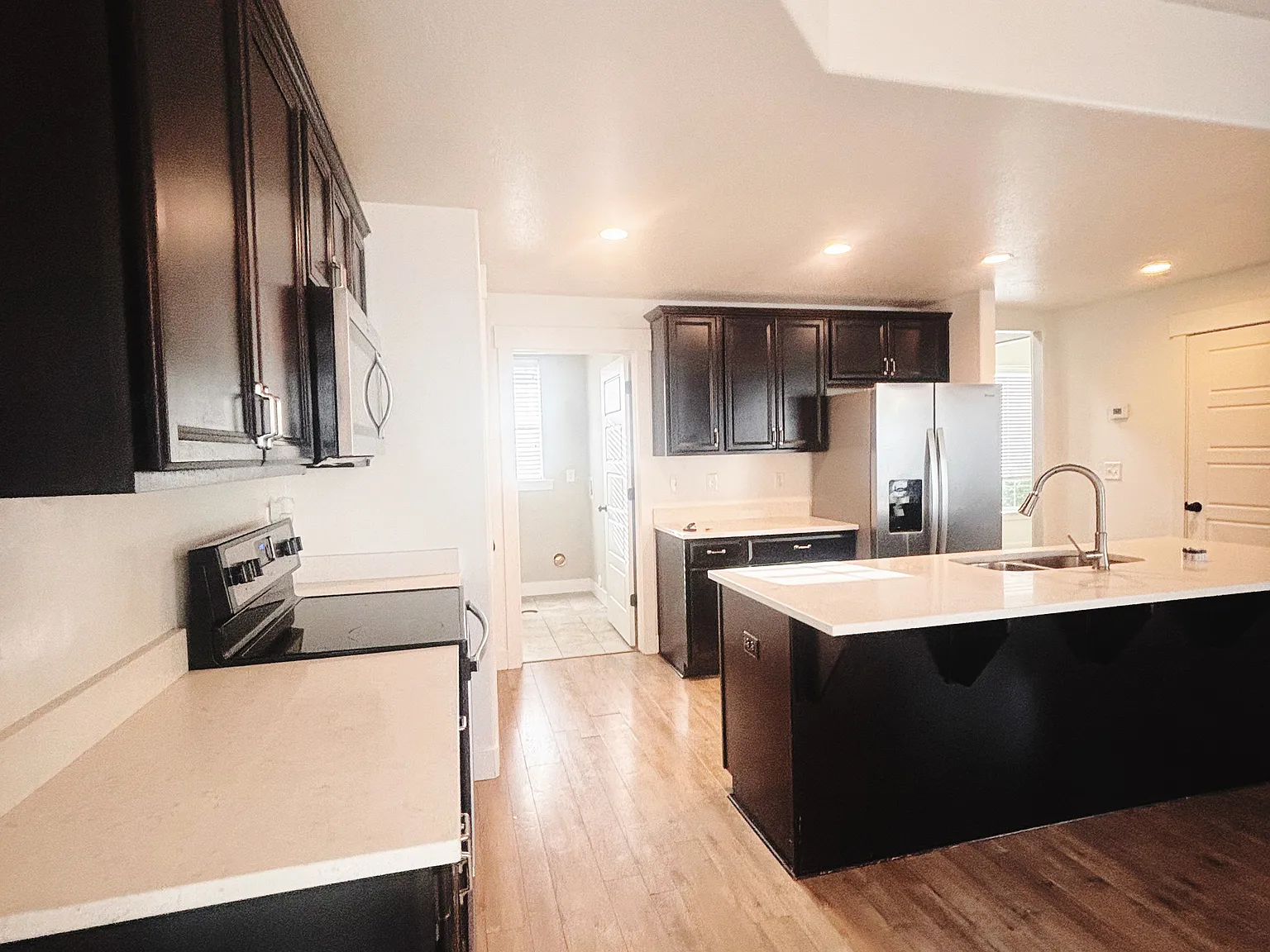 3 bed, 2.5 bath, 1802 sqft, $2,300 — Photo 4