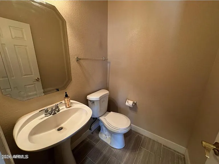 1470 W Armstrong Way — Photo 13