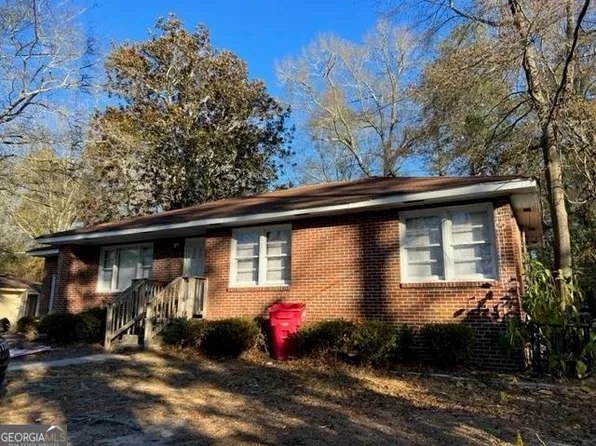 2006 Pinehill Dr, Macon, GA 31217
