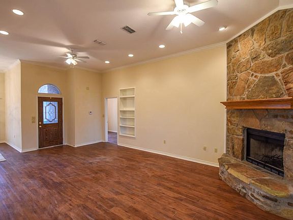 3rd image of 1407 Glenwood Dr
