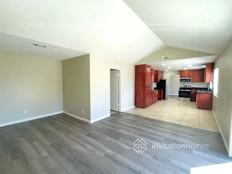 560 E Wigeon Way — Photo 4