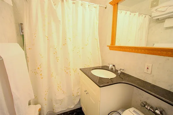 Sold by Citi Habitats | media 10