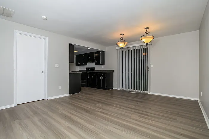3 bed, 1.5 bath, 1247 sqft, $1,545 — Photo 4
