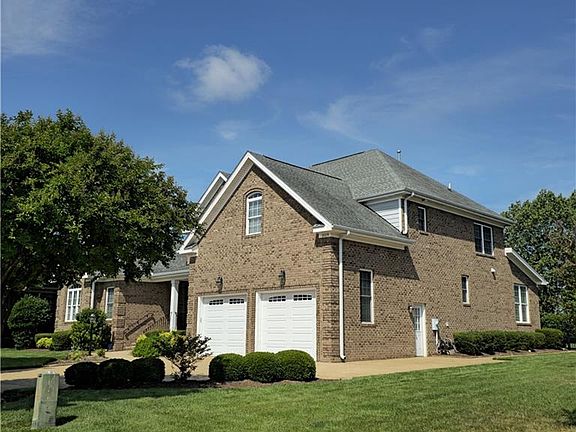 2nd image of 3119 Summerhouse Dr