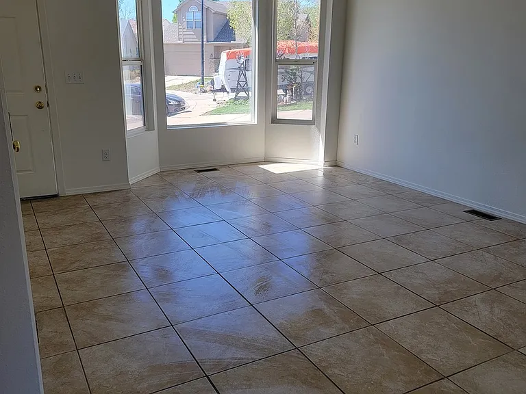 7060 Kaitlin Ct — Photo 4