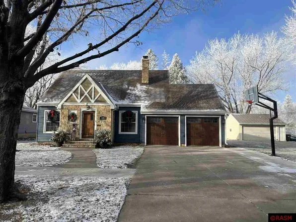 920 8th St S, Saint James, MN 56081