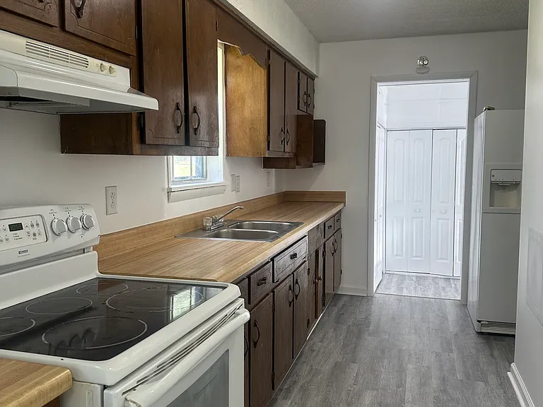 104 Leigh Ann Cir — Photo 4