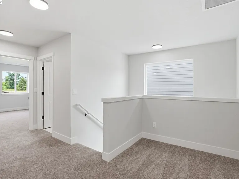 900 SE 34th Cir — Photo 17