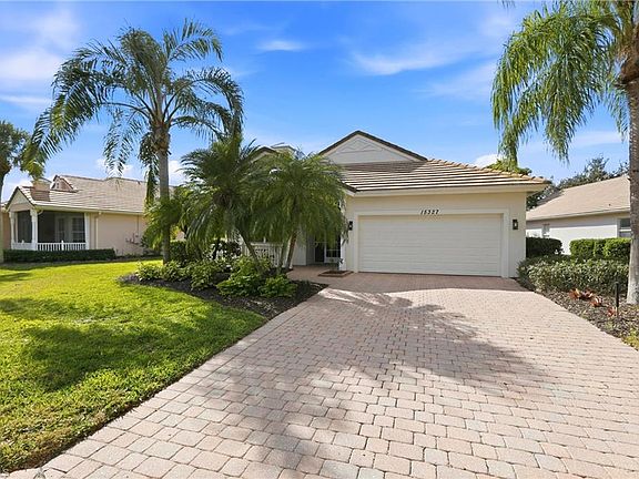 3rd image of 15327 Yellow Wood DR