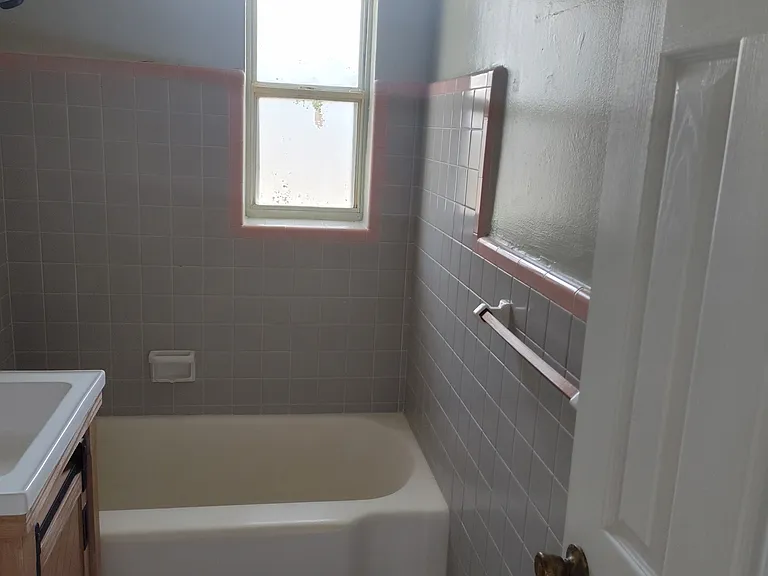 318 N Oleander Ave — Photo 9