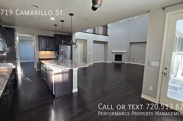 11719 Camarillo St — Photo 5