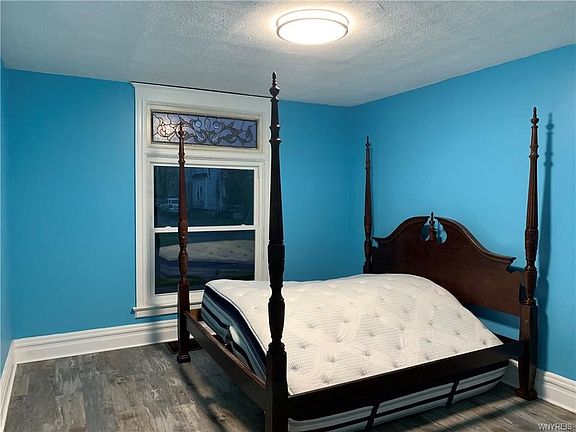 5th image of 519 Woodlawn Ave