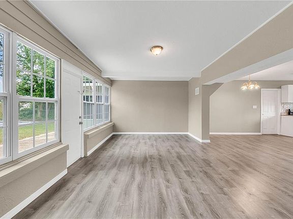 5th image of 550 Manor Dr