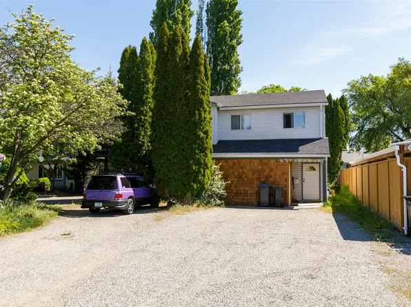 3007 Lowe Ct, Kelowna, BC V1Y 8L3