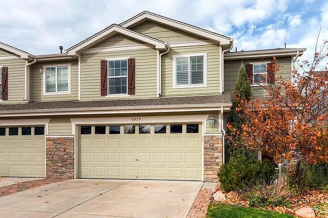 4 bed, 2016 sqft, $2,850 — Photo 2