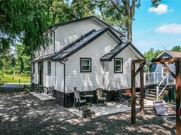 592 Braceville Robinson Rd NW, Newton Falls, OH 44444