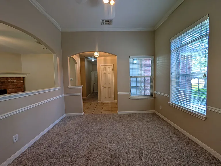 947 River Rock — Photo 3
