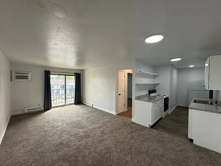 Crossroad Apartments — Photo 3
