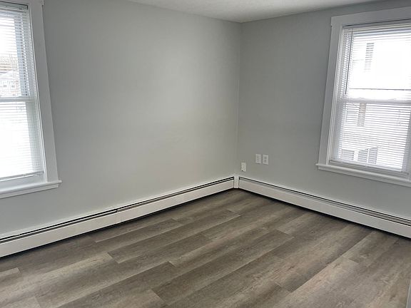 5th image of 33 Richardson St APT 5