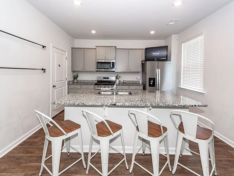 214 Wild Strawberry Ln — Photo 8