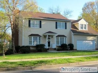 2420 Tweedmore Ct, High Point, NC 27265