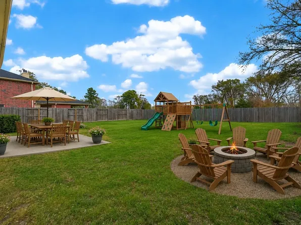 6002 Villa Hills Dr, Houston, TX 77066