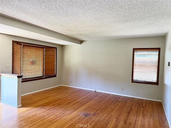 3rd image of 3555 Ross St