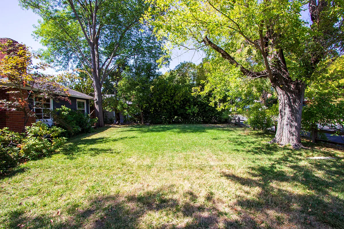 Building Photo - 409 Soule Ave