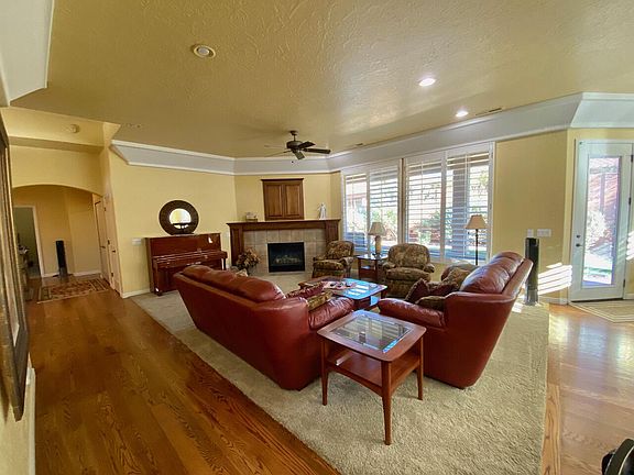 2nd image of 1688 N Sonoran Dr