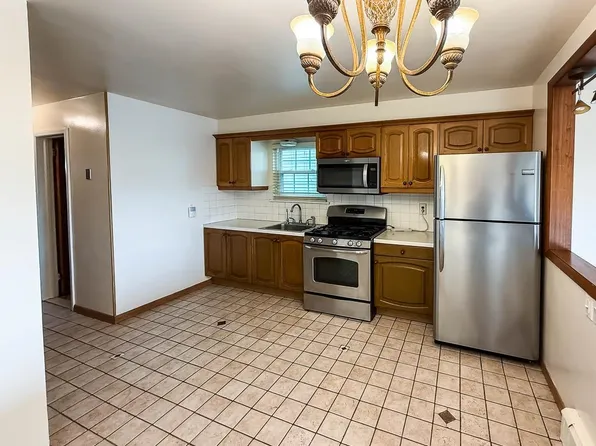 14 Suburbia Court image 14 of 21