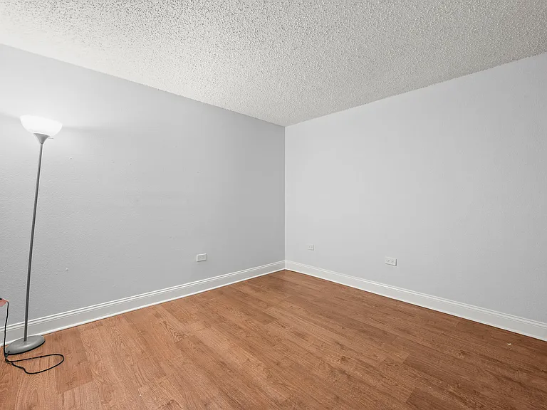 Satellite Arms Apartments — Photo 15