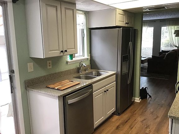 5th image of 848 Manning Villas Ct