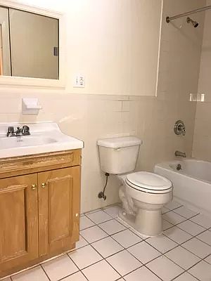 4th image of 2818 31st St #503