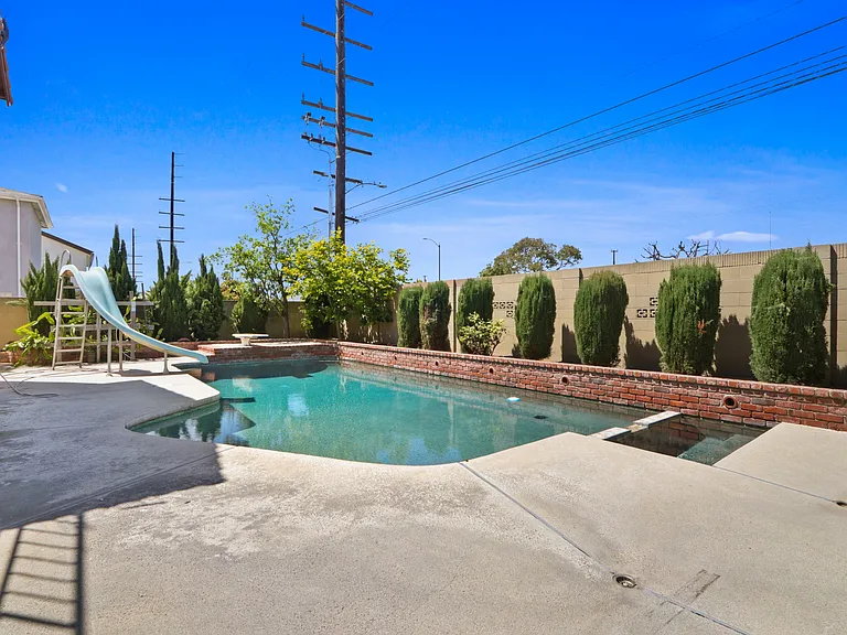 8801 Monterey Cir — Photo 22